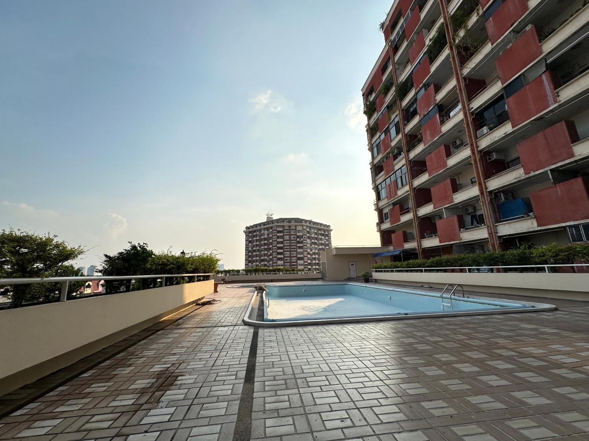الشقق الفندقية بانكوكفي  Country Complex Bangna المظهر الخارجي الصورة